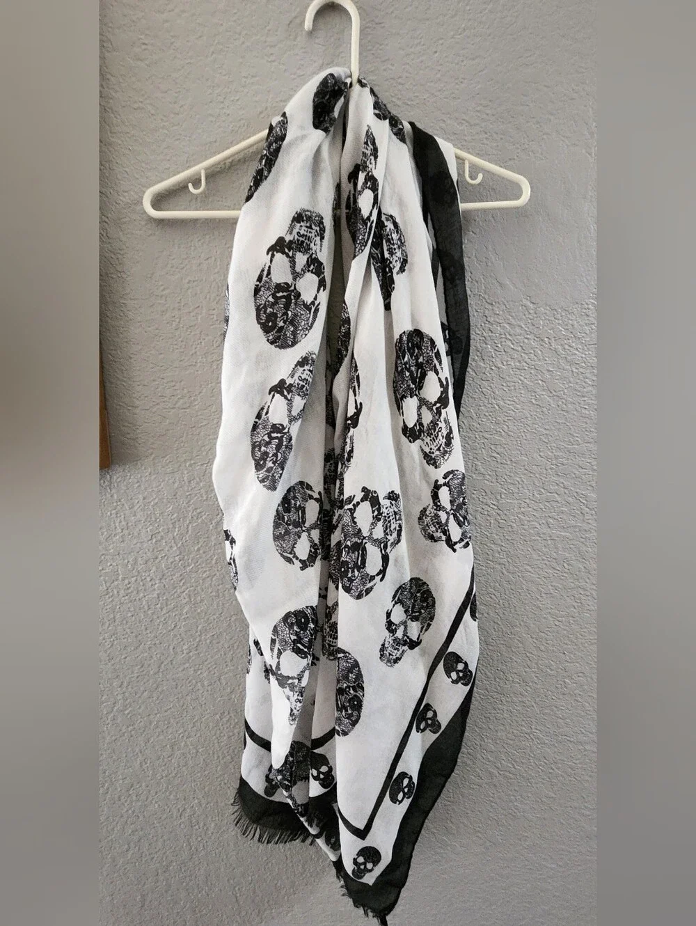 Black and White Skull Print Scarf - Unbranded